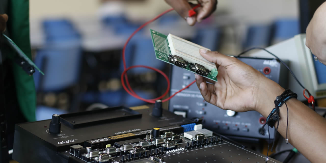 TÉCNICO DE SISTEMAS ELECTRÓNICOS